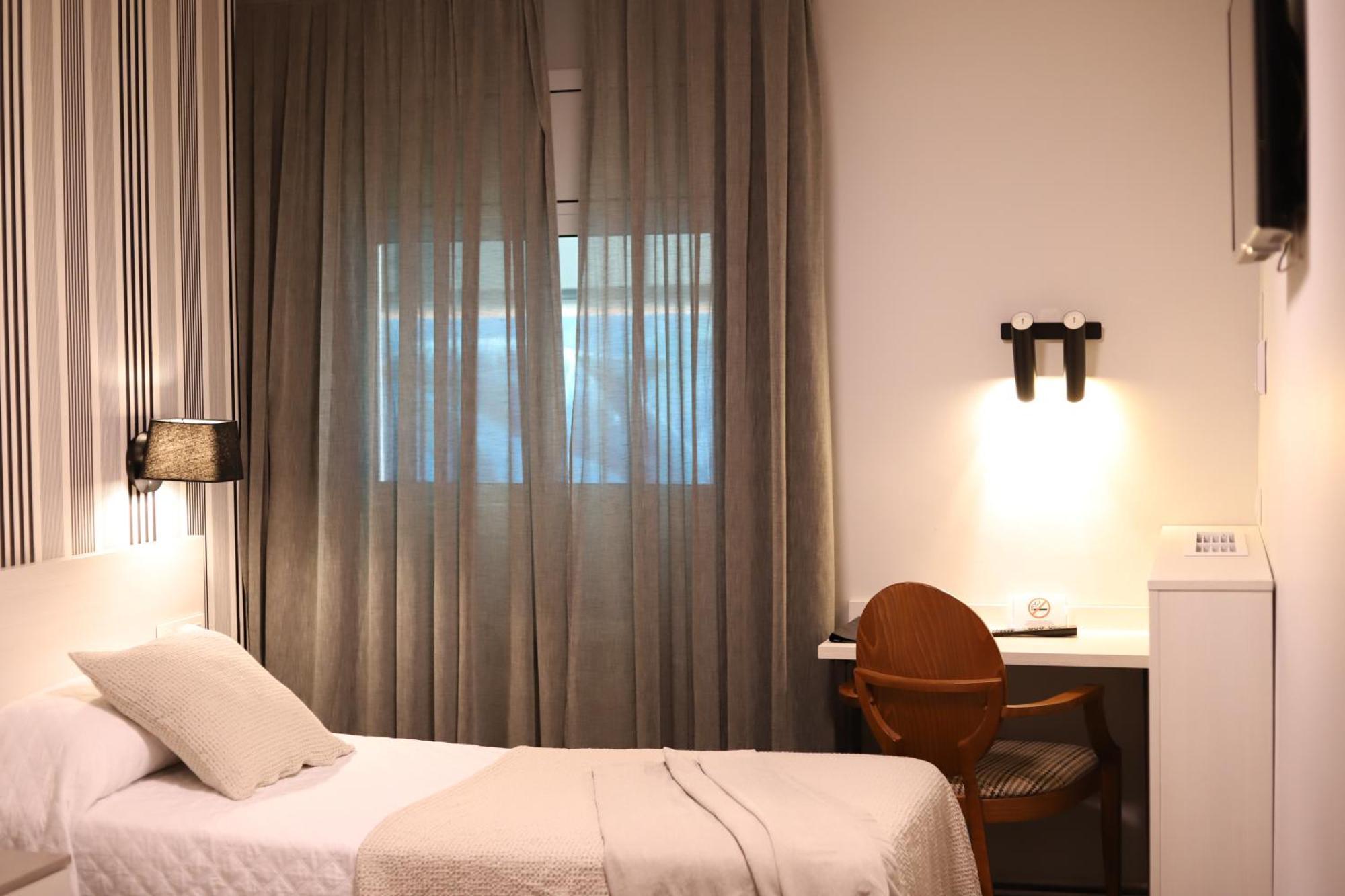 New Hotel Colon Mataro Exterior photo